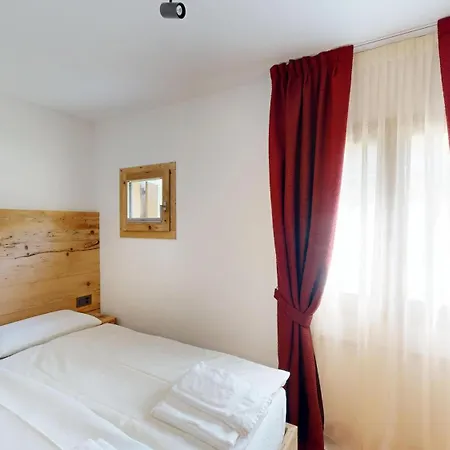Ludains Apartman St. Moritz